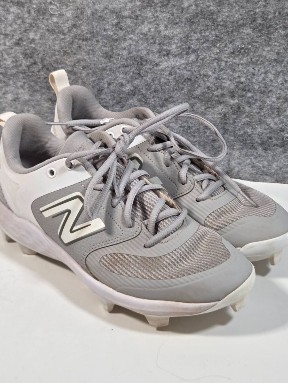 New Balance Fresh Foam Velo V3 Softball Cleats Womens 8 Gray White Sporty size *